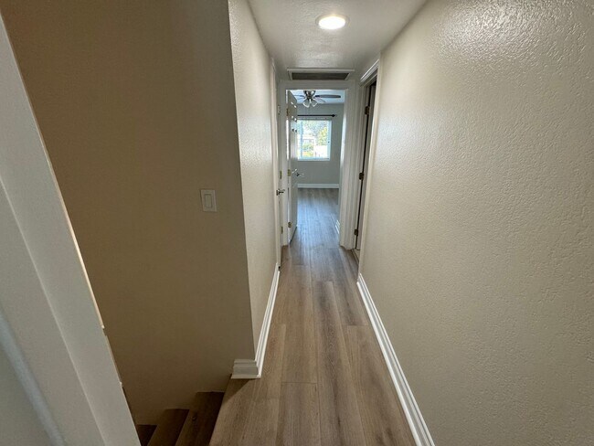 Building Photo - Galleria  Town Homes 2 Bedroom 1.5 Bath in...