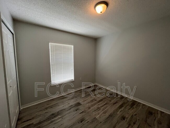 Building Photo - 2049 Whispering Trails Blvd