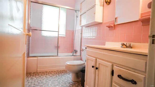 Building Photo - 1605 N Cedar St