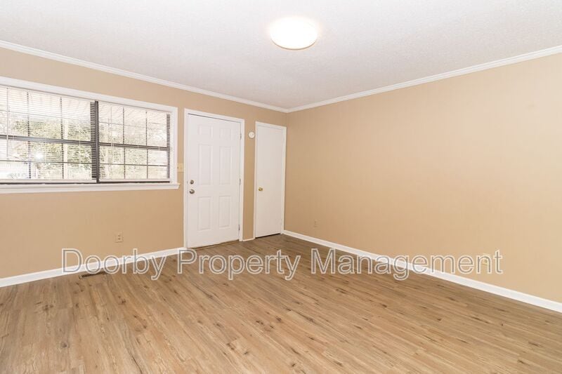 Building Photo - 809 Henderson Ave