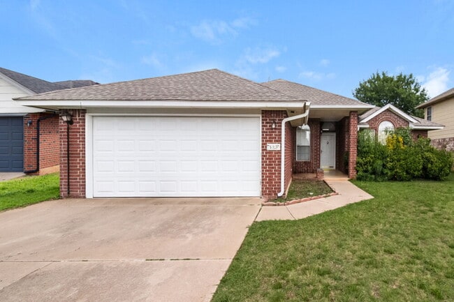 Building Photo - 329 Ridge Bluff Dr