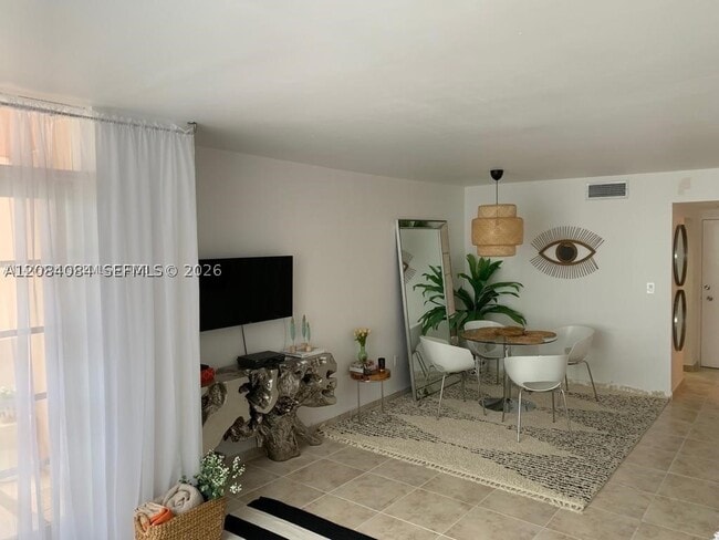 Building Photo - 2899 Collins Ave