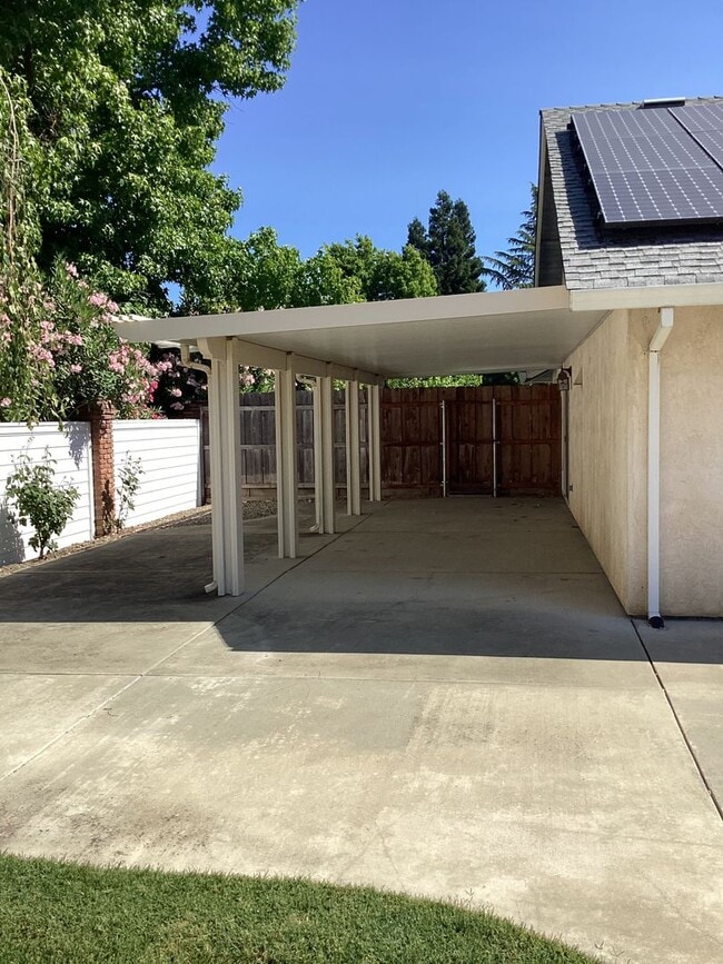 Building Photo - Spacious 4-Bedroom Home in a Desirable Yuba City Neighborhood