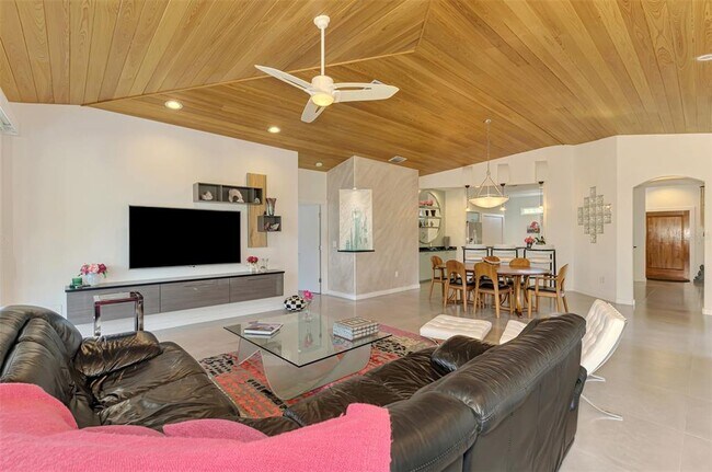 Building Photo - 412 Treasure Boat Way