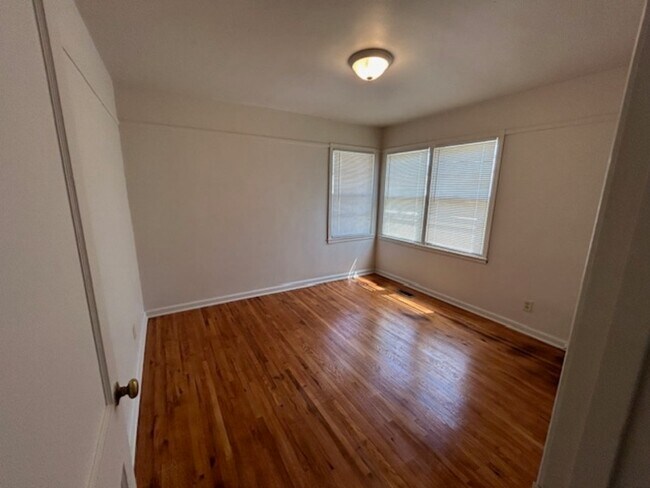 Building Photo - 3 E 28th Ave