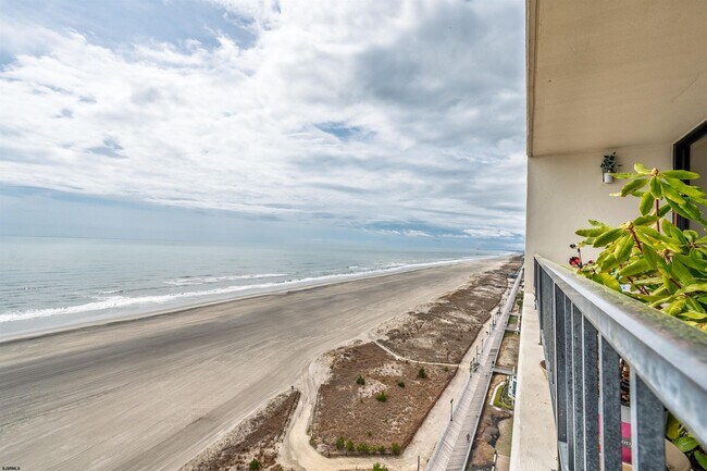 Building Photo - 3851 Boardwalk