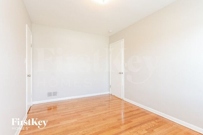 Building Photo - 251 E 25th St