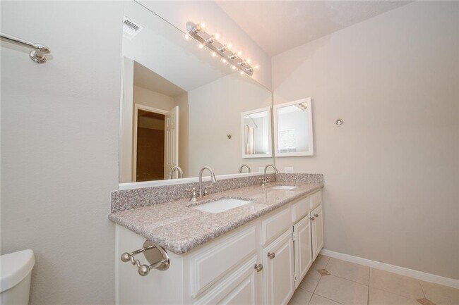 Building Photo - 3423 Hidden Creek Dr