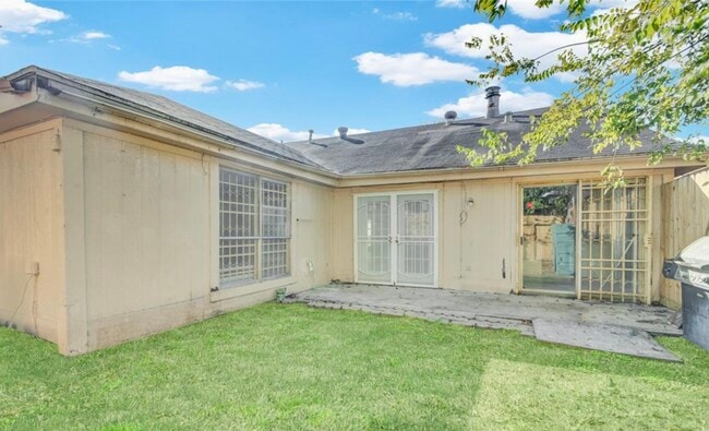 Building Photo - 6115 Briar Glade Dr