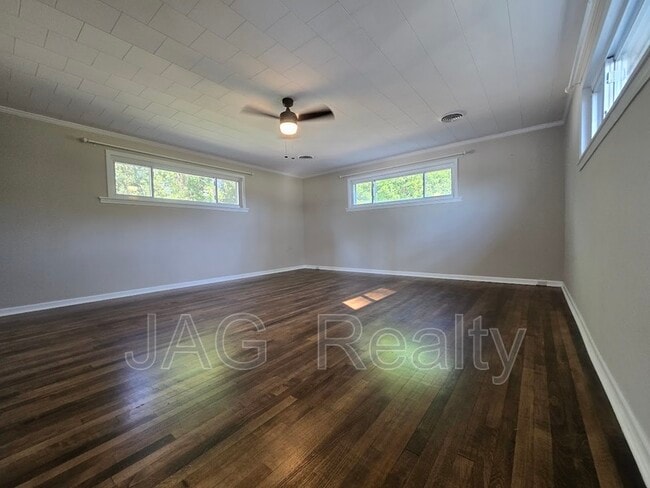 Building Photo - 328 W Liberty St