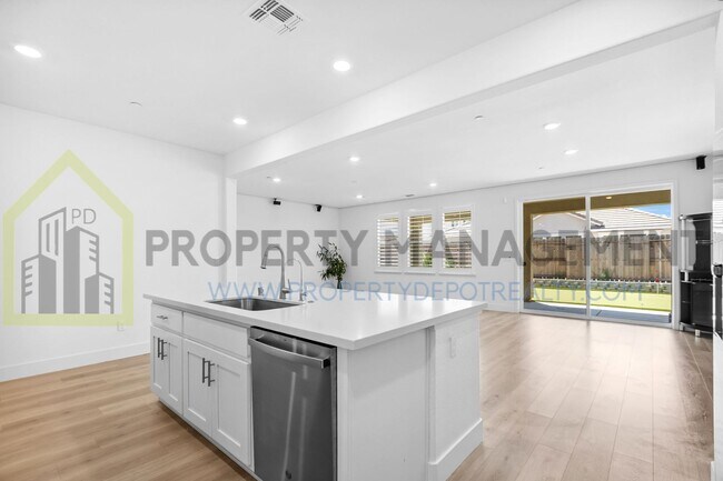 Building Photo - Stunning New 4 Bed / 3 Bath Home | Built i...