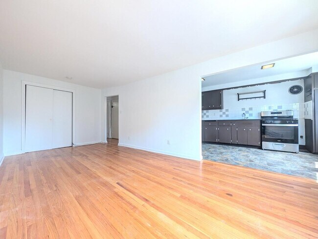 Building Photo - 335 3rd St
