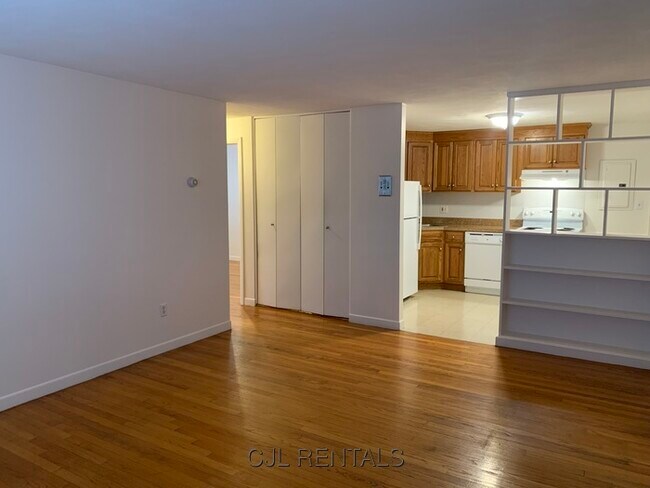 Building Photo - 67 Grove St