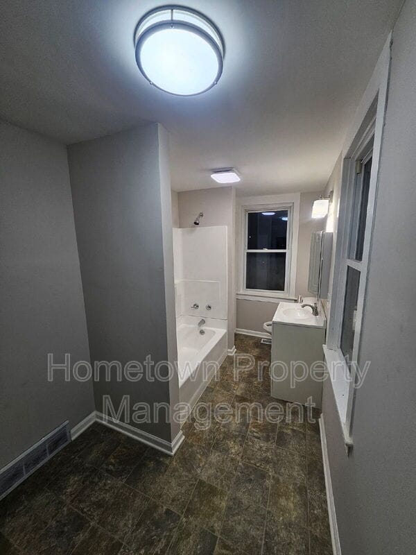 Building Photo - 2689 Strickhouser Rd