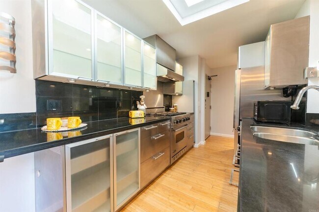 Building Photo - 1615 Hotel Cir S