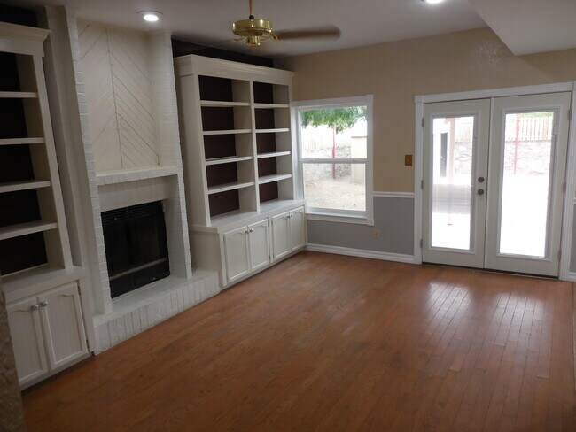 Building Photo - 10912 Sandy Koufax Dr