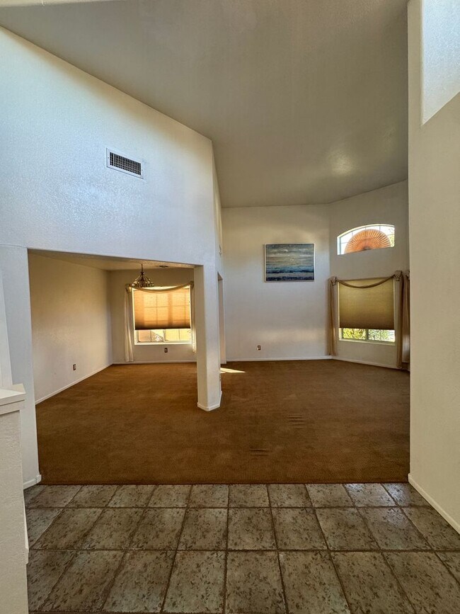 Building Photo - 4 Bedroom Corner Lot Great Location