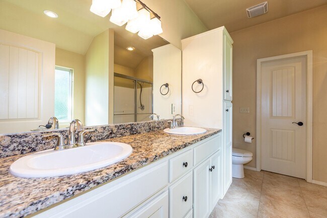 Building Photo - Beautiful 3 Bedroom, 2.5 Bath Home in Jenks