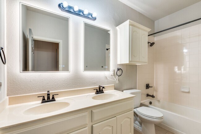 Building Photo - 2812 Pino