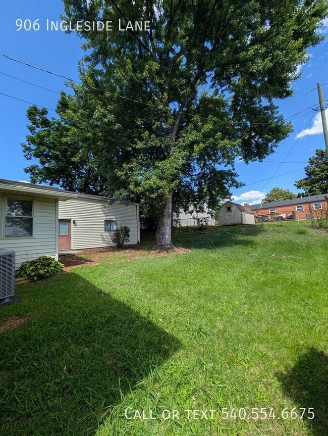 Building Photo - 906 Ingleside Ln