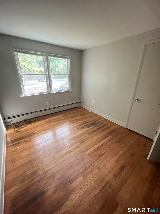 Building Photo - 332 Richmond Rd