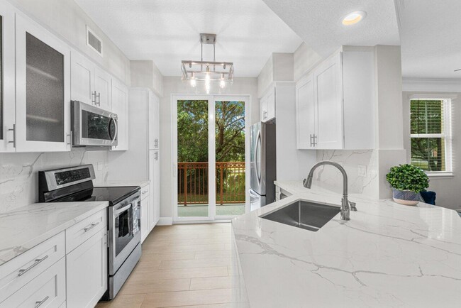 Building Photo - 2030 Alta Meadows Ln