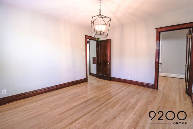 Building Photo - Newly Renovated 2Bed/1Bath in Charming Sou...