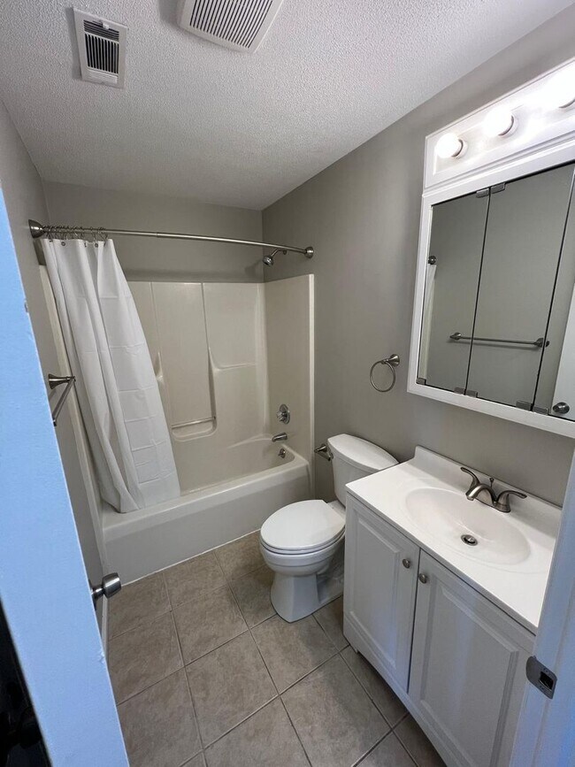 Building Photo - New 2 BR First Floor Condo in Wernersville, PA Available in June