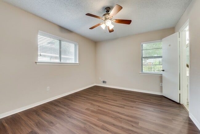 Building Photo - 2240 Babalos Ln