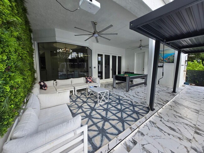 Building Photo - 377 Squire Dr
