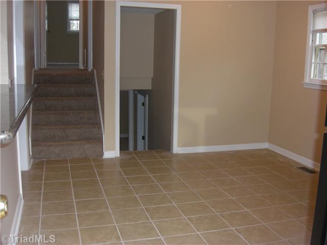 Building Photo - 3 Bed 1.5 Bath w/ 1 car Garage