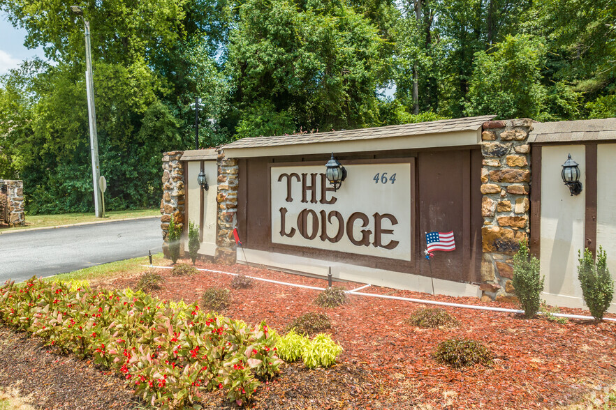 Primary Photo - The Lodge Apartments