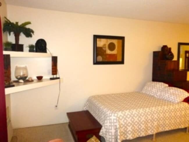 Building Photo - 355 Kalanianaole St