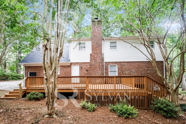 Building Photo - Enjoy living the good life in this 3 bedroom, 2.5 bathroom home