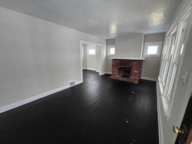 Building Photo - SECTION 8 and EDEN Accepted! Newly Renovated 3BR Home Now Available in Cleveland!!