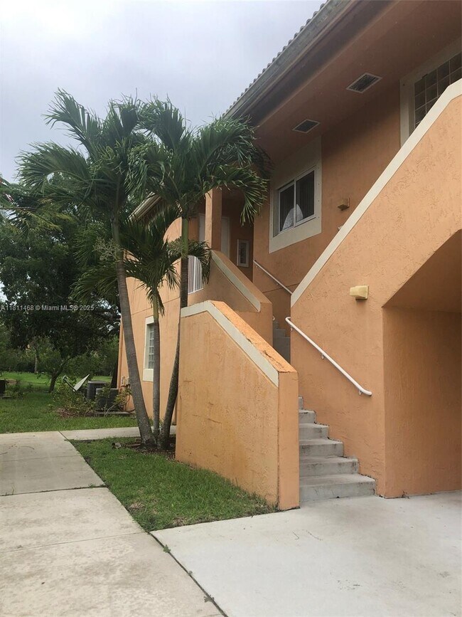 Building Photo - 6992 SW 39th St