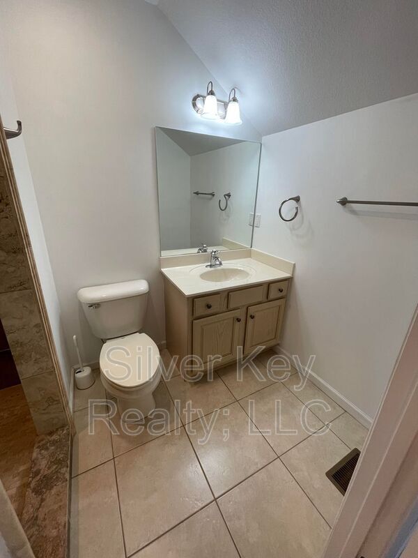 Building Photo - 415 Ashbury Cir