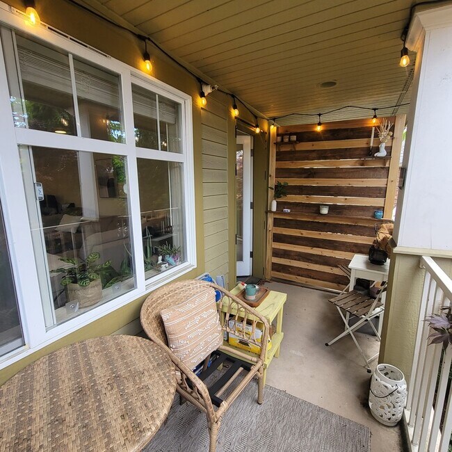 Building Photo - 2012 Minor Ave E