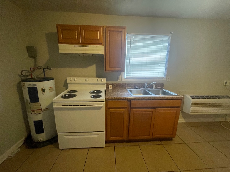 Building Photo - 103 W 17th St