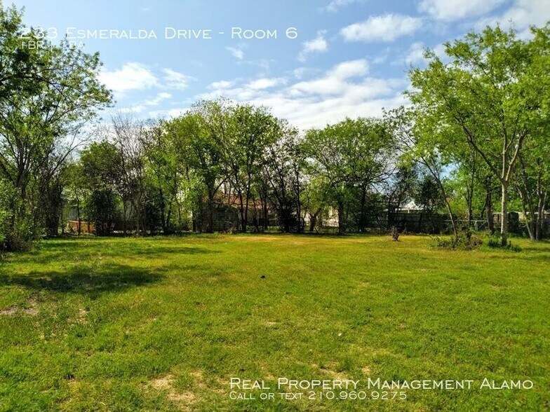 Building Photo - 233 Esmeralda Dr