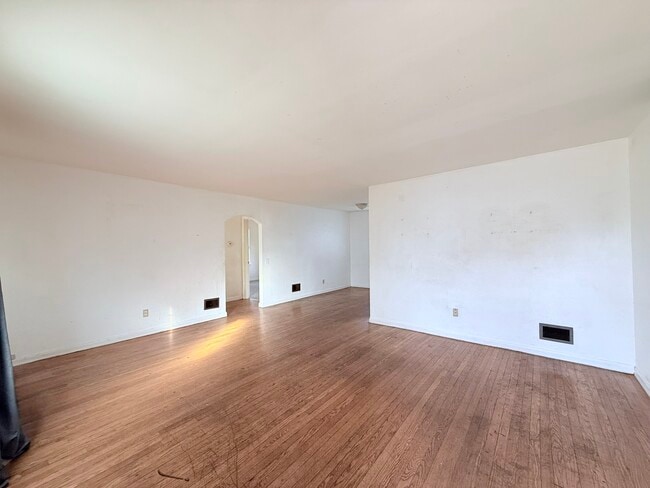 Building Photo - 609 S Taylor Ave