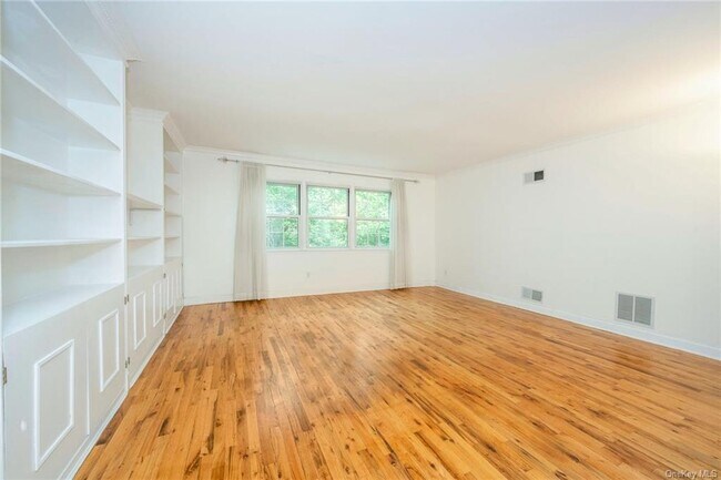 Building Photo - 130 Texas Ave