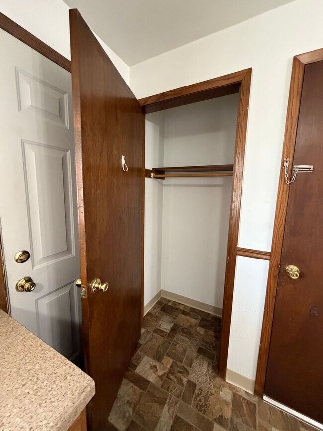 Building Photo - Midpark Duplex