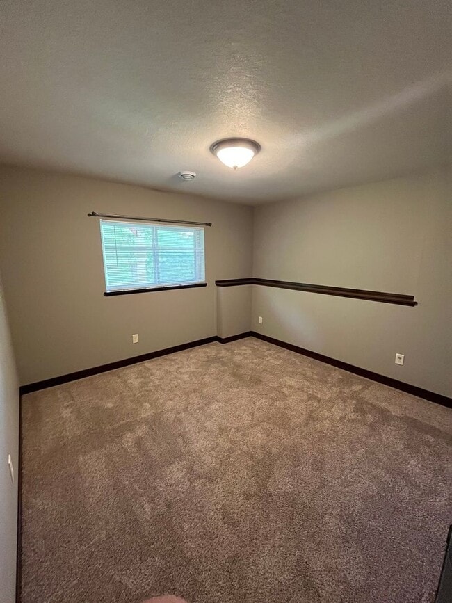 Building Photo - 3302 White Oak Ln