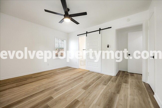 Building Photo - BEAUTIFUL EAST MEMPHIS 4/2!