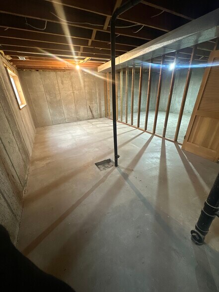 Building Photo - 958 S 1060 E