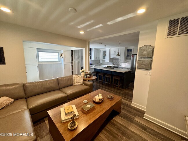 Building Photo - 218 Marine Pl