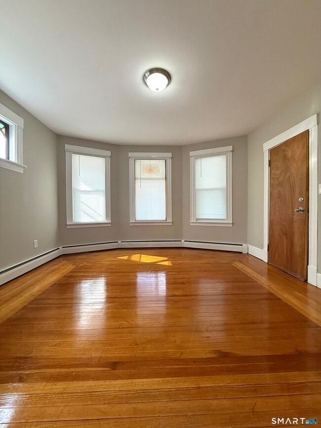 Building Photo - 145 Smith St