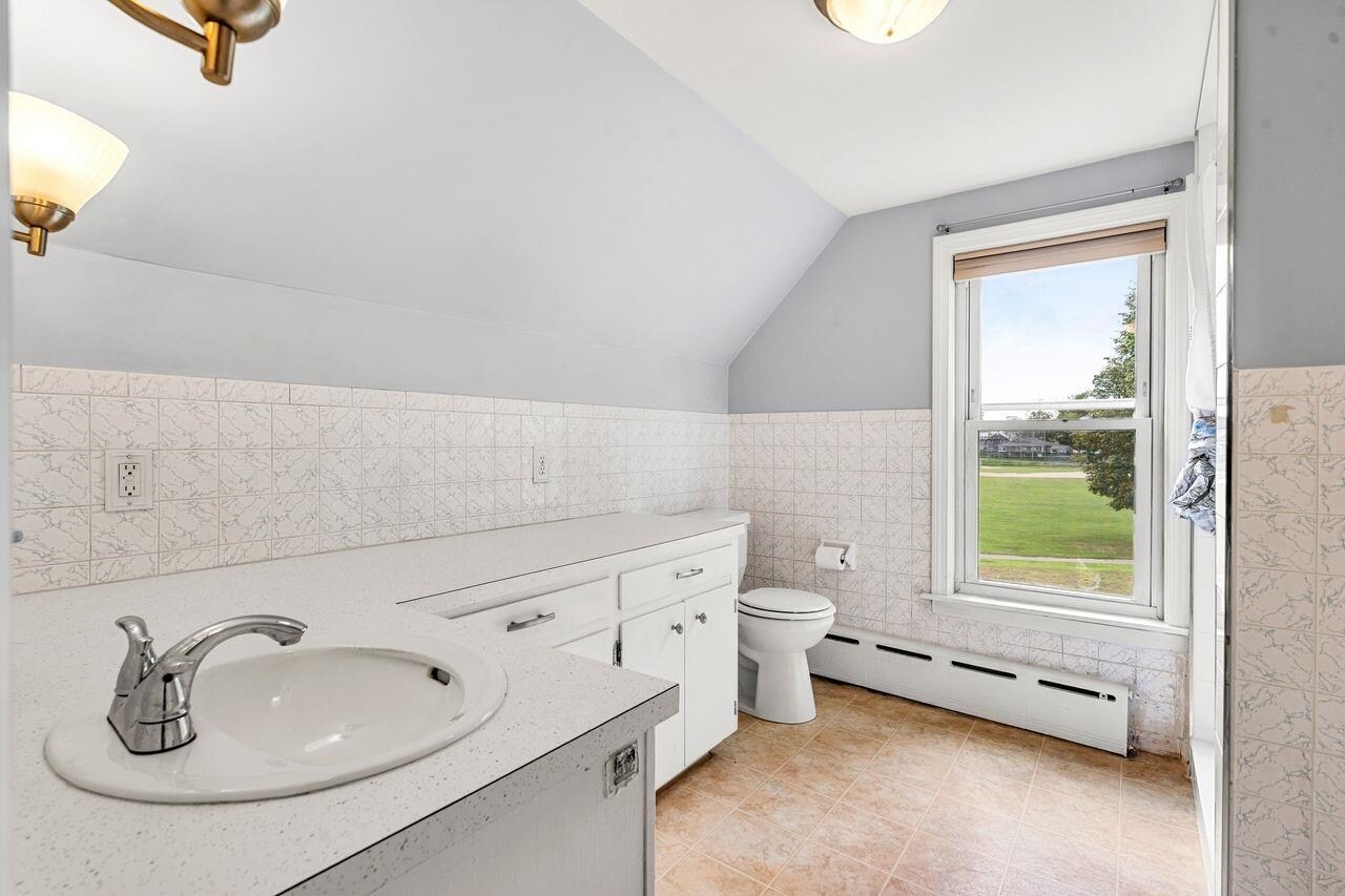 Bathroom - 216 Jewett St