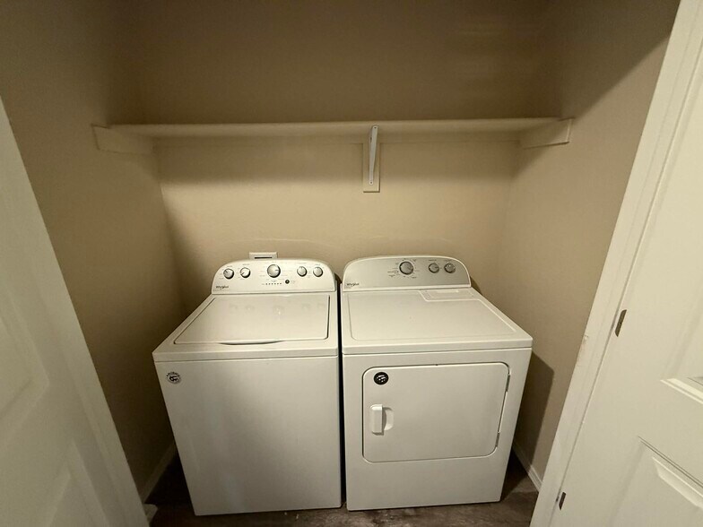 Building Photo - 1745 Flintshire St